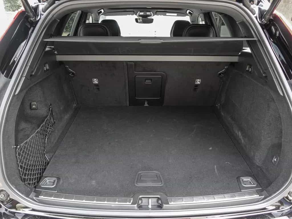 Volvo XC60 R Design 2WD B4 Diesel EU6d StandHZG AHK Le 08/2021-photo-13