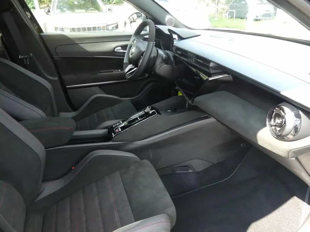 Alfa Romeo Junior IBRIDA Q4 1.2 VGT 145PS DCT6 SPORT SABELT 09/2025-photo-13