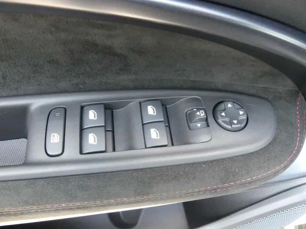 Alfa Romeo Junior IBRIDA Q4 1.2 VGT 145PS DCT6 SPORT SABELT 09/2025-photo-17