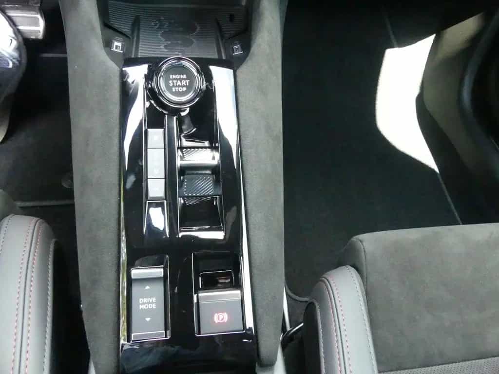 Alfa Romeo Junior IBRIDA Q4 1.2 VGT 145PS DCT6 SPORT SABELT 09/2025-photo-24