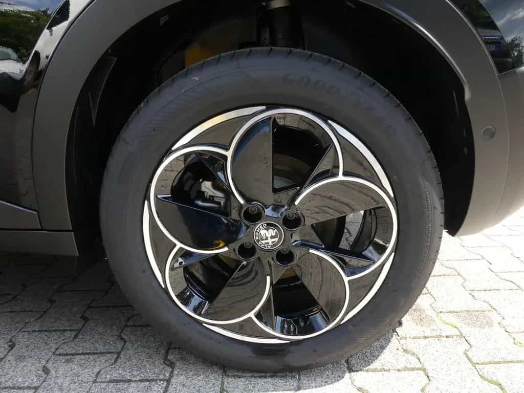 Alfa Romeo Junior IBRIDA Q4 1.2 VGT 145PS DCT6 SPORT SABELT 09/2025-photo-31