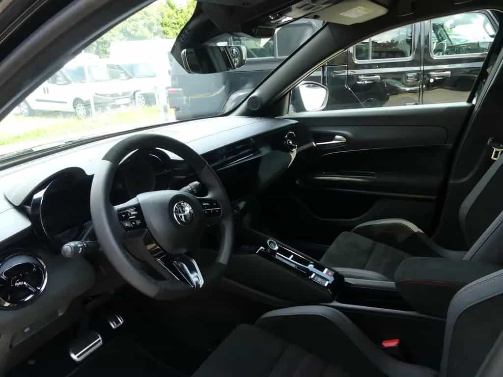 Alfa Romeo Junior IBRIDA Q4 1.2 VGT 145PS DCT6 SPORT SABELT 09/2025-photo-8