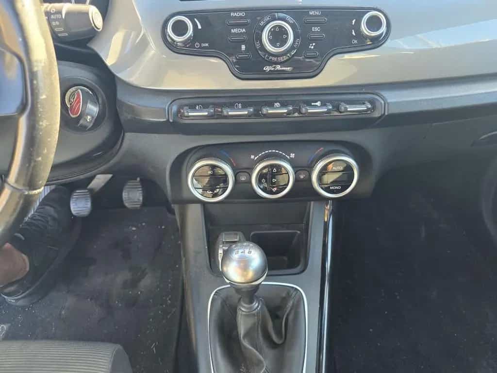 Alfa Romeo Giulietta 1.6 Exclusive 05/2011-photo-10