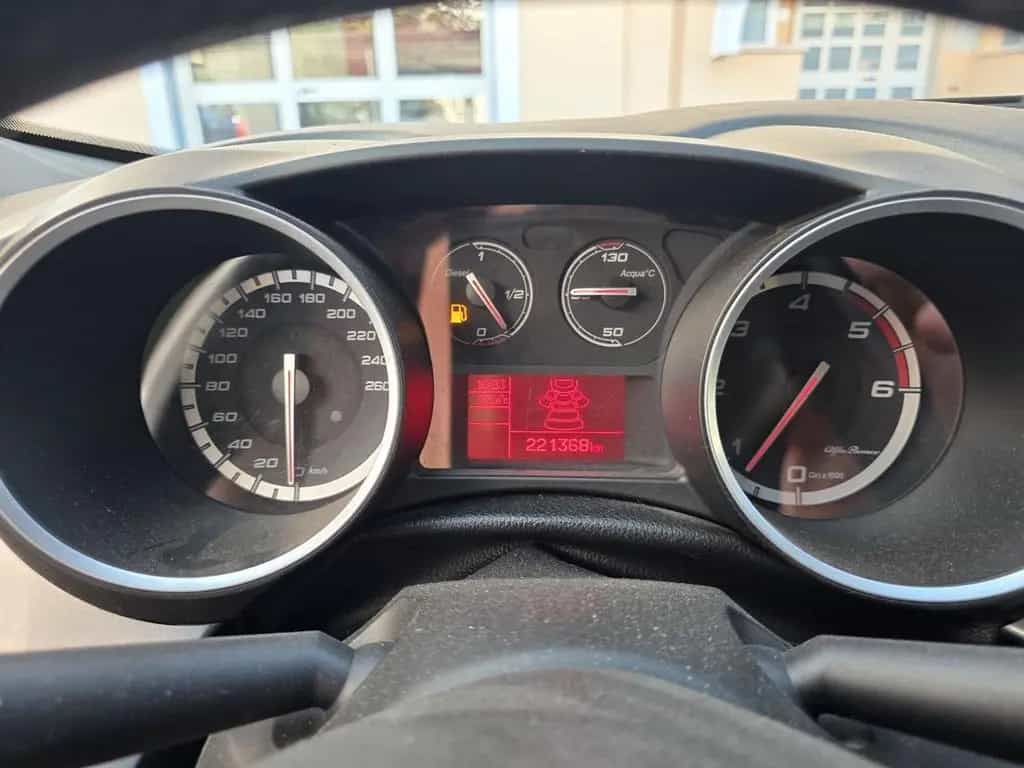 Alfa Romeo Giulietta 1.6 Exclusive 05/2011-photo-11