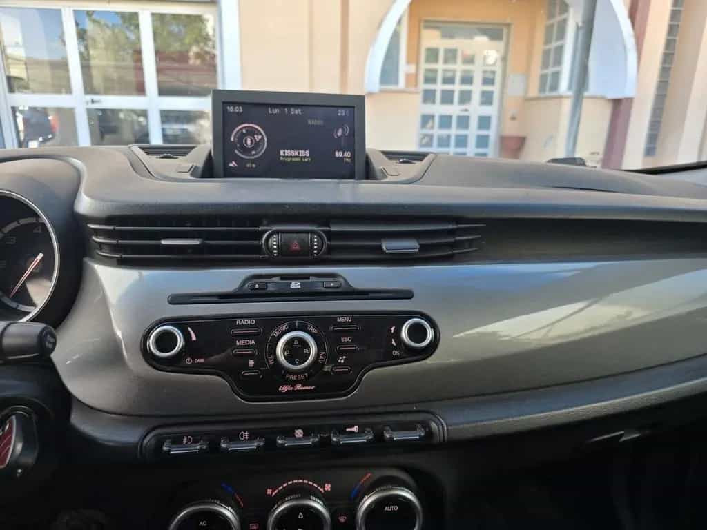 Alfa Romeo Giulietta 1.6 Exclusive 05/2011-photo-9