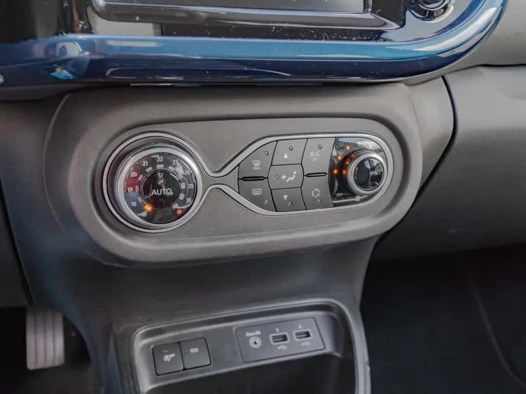 Renault Twingo TCe 90 Signature PDC SHZ KAMERA FACEL. 09/2020-photo-16