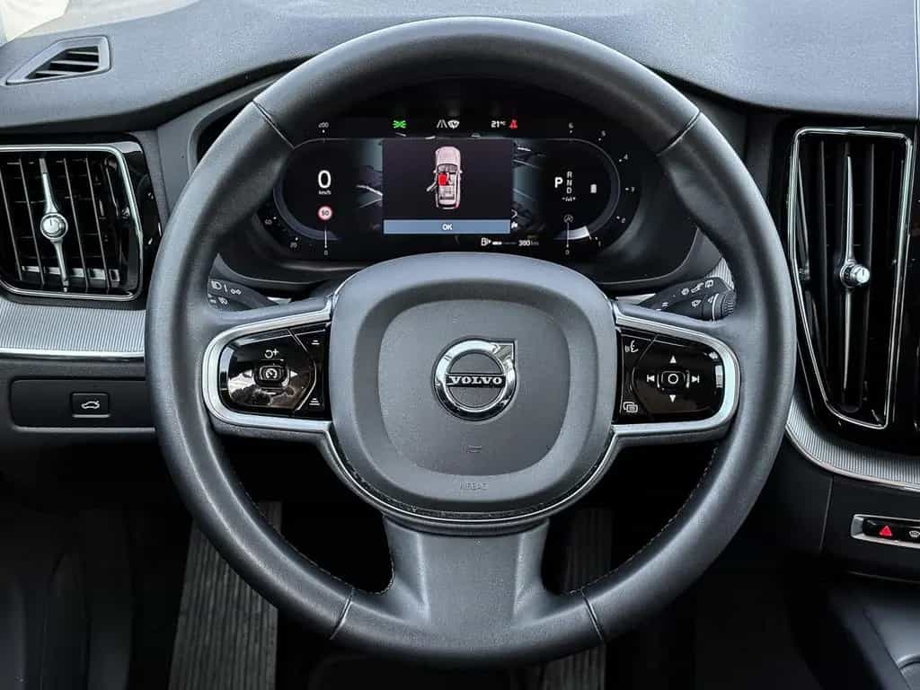 Volvo XC60 Plus Dark 2WD B4 Diesel EU6d Digitales Cock 08/2023-photo-10