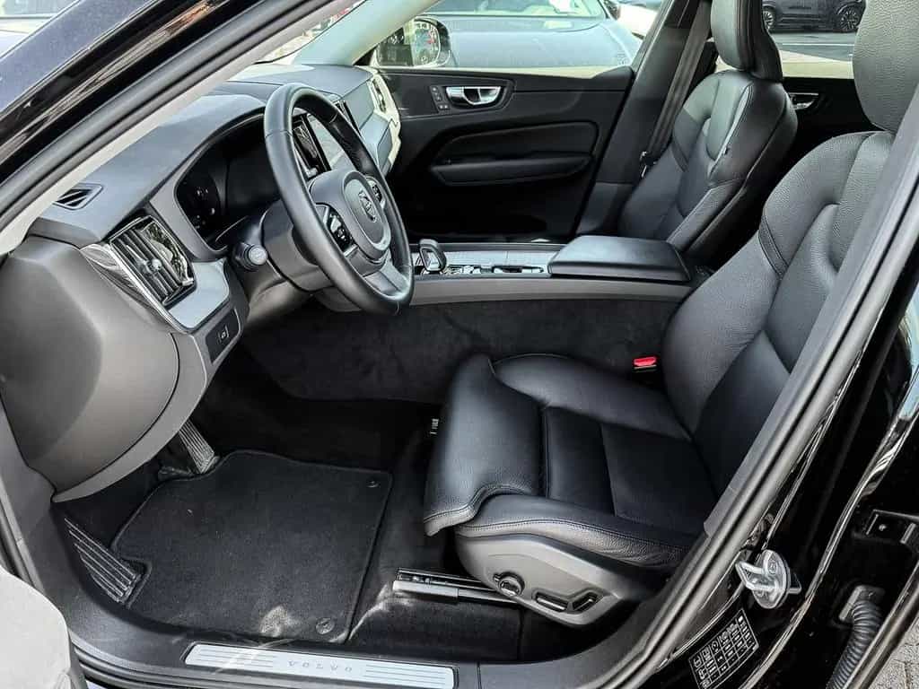 Volvo XC60 Plus Dark 2WD B4 Diesel EU6d Digitales Cock 08/2023-photo-11