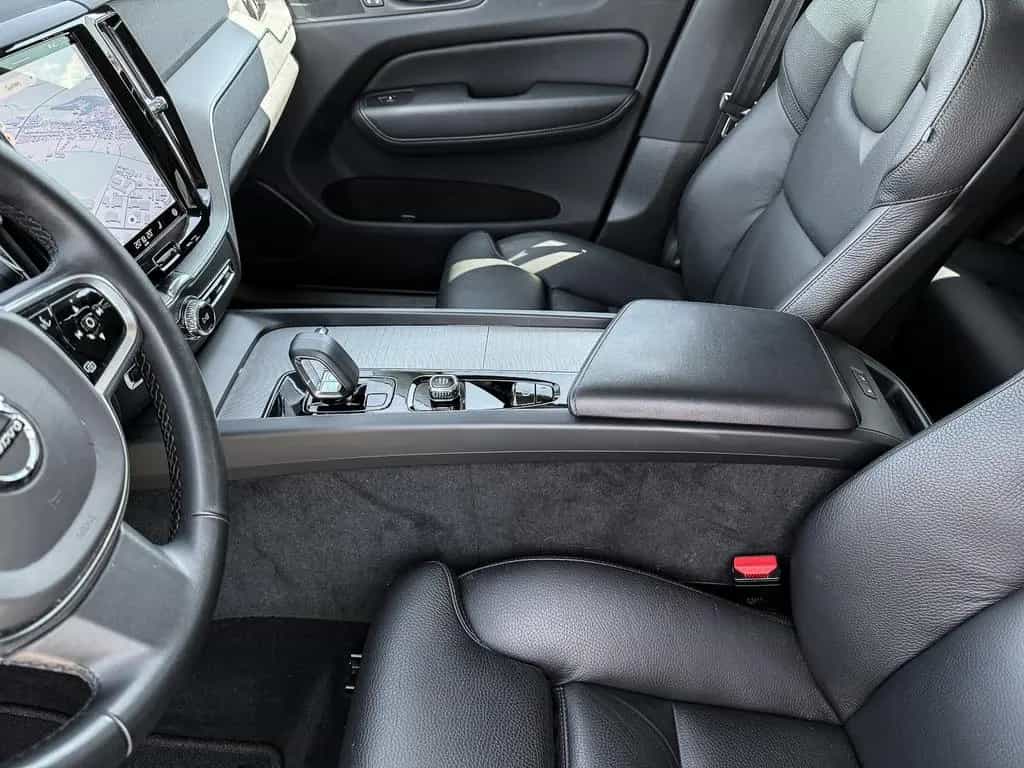 Volvo XC60 Plus Dark 2WD B4 Diesel EU6d Digitales Cock 08/2023-photo-12