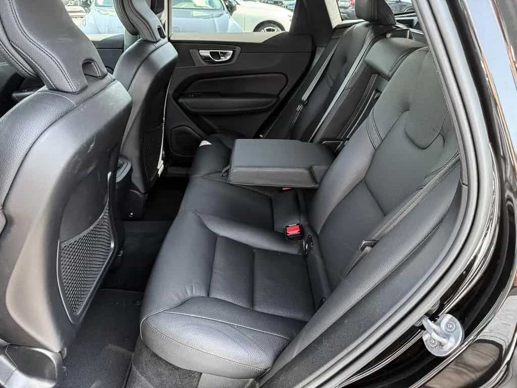 Volvo XC60 Plus Dark 2WD B4 Diesel EU6d Digitales Cock 08/2023-photo-15