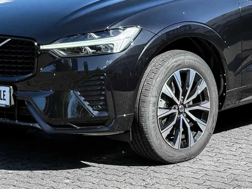 Volvo XC60 Plus Dark 2WD B4 Diesel EU6d Digitales Cock 08/2023-photo-2