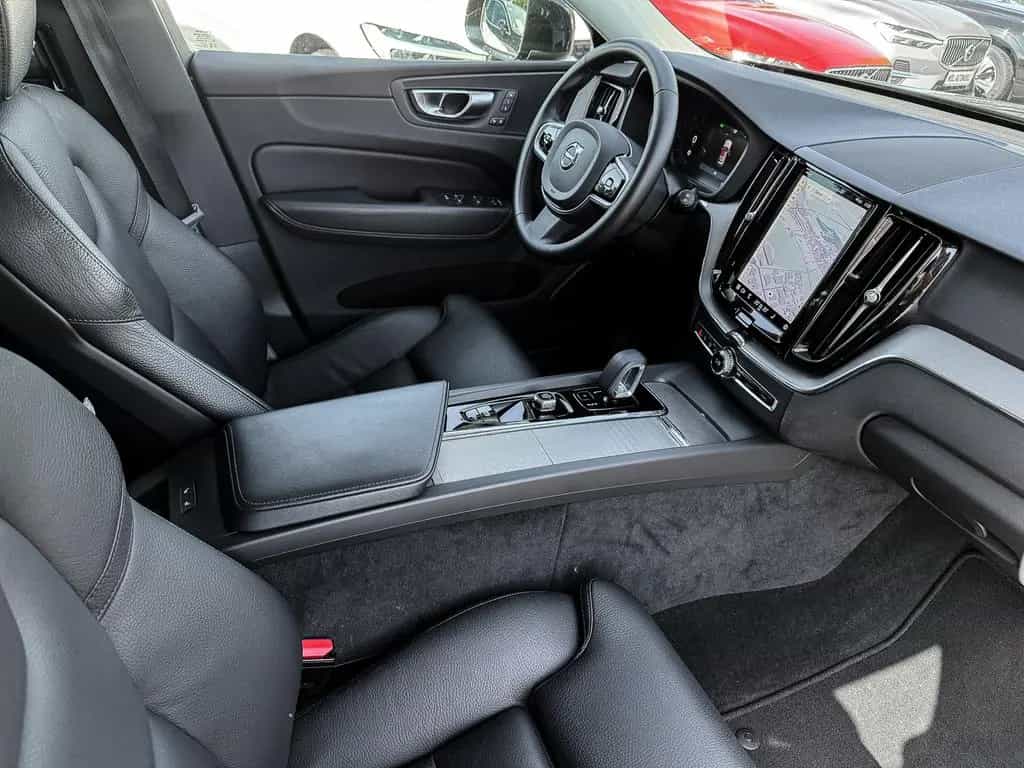 Volvo XC60 Plus Dark 2WD B4 Diesel EU6d Digitales Cock 08/2023-photo-4