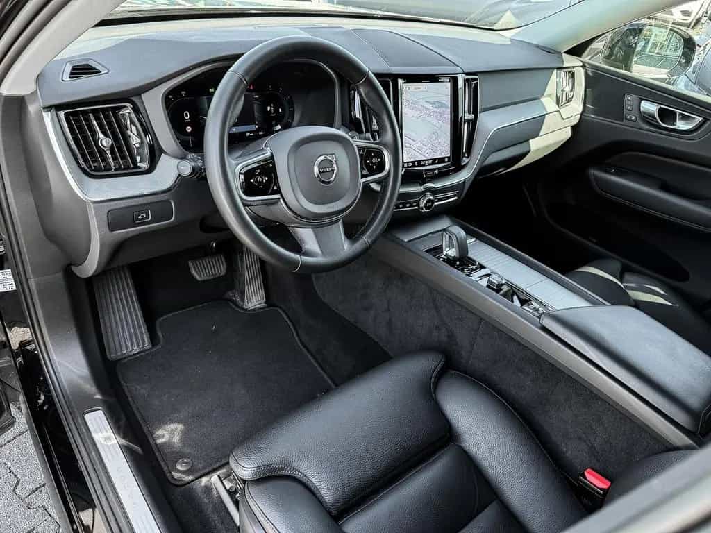 Volvo XC60 Plus Dark 2WD B4 Diesel EU6d Digitales Cock 08/2023-photo-5