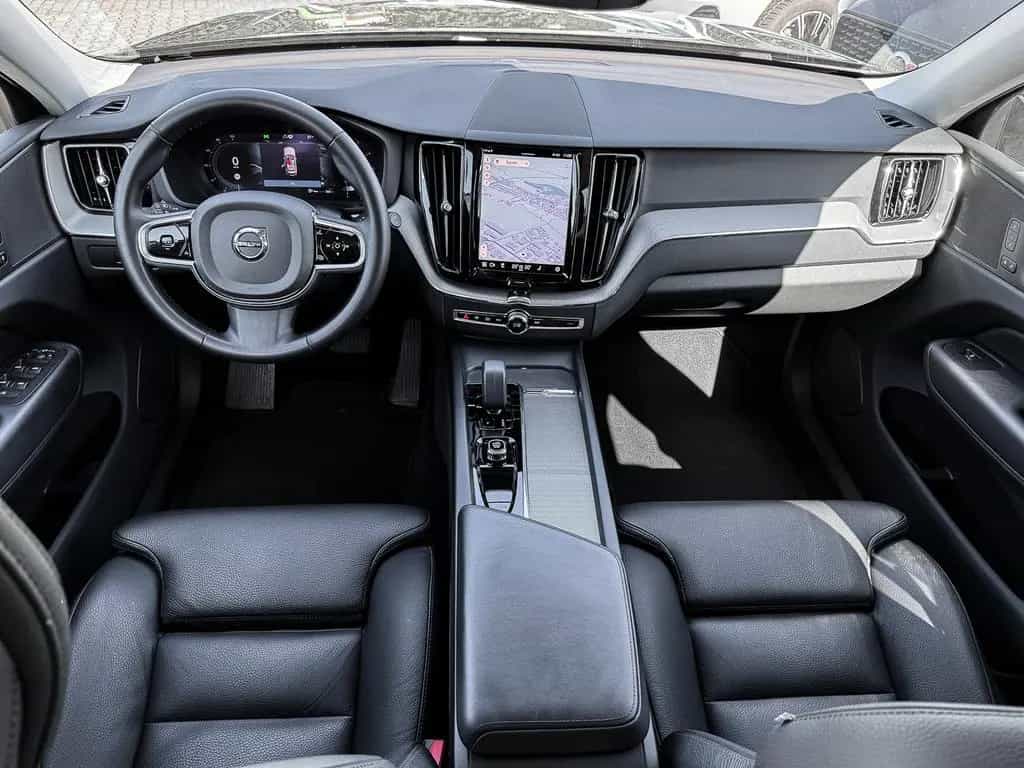 Volvo XC60 Plus Dark 2WD B4 Diesel EU6d Digitales Cock 08/2023-photo-6