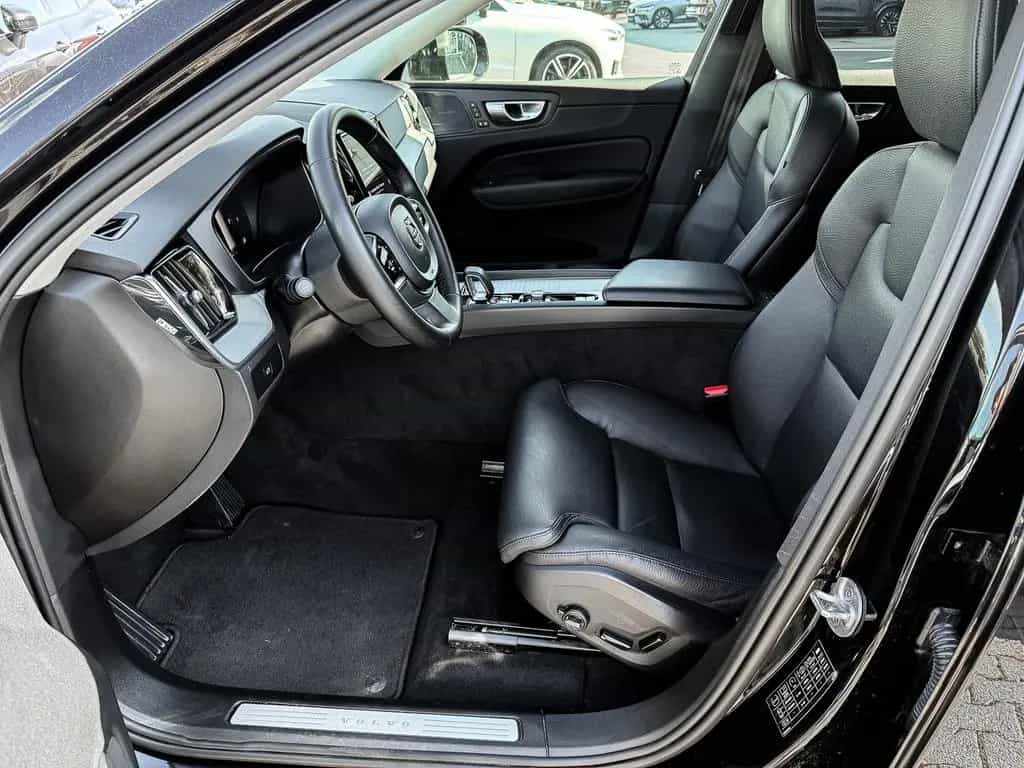 Volvo XC60 Plus Dark AWD B4 Diesel EU6d StandHZG AHK D 07/2023-photo-11