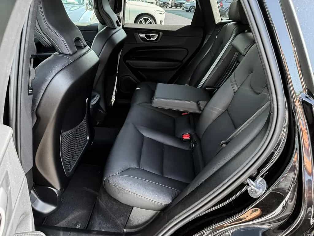 Volvo XC60 Plus Dark AWD B4 Diesel EU6d StandHZG AHK D 07/2023-photo-15