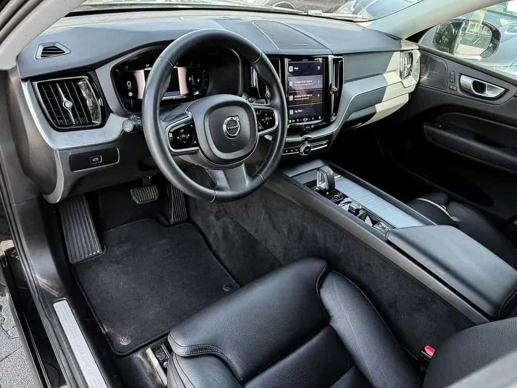 Volvo XC60 Plus Dark AWD B4 Diesel EU6d StandHZG AHK D 07/2023-photo-5