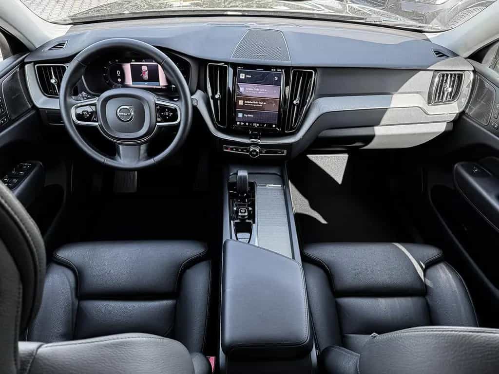 Volvo XC60 Plus Dark AWD B4 Diesel EU6d StandHZG AHK D 07/2023-photo-6