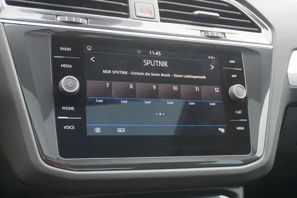 Volkswagen Tiguan 1.4 TSI LED Panorama Standheizung PDC USB 04/2018-photo-11