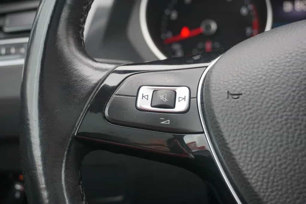 Volkswagen Tiguan 1.4 TSI LED Panorama Standheizung PDC USB 04/2018-photo-17