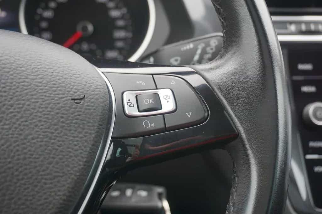 Volkswagen Tiguan 1.4 TSI LED Panorama Standheizung PDC USB 04/2018-photo-18