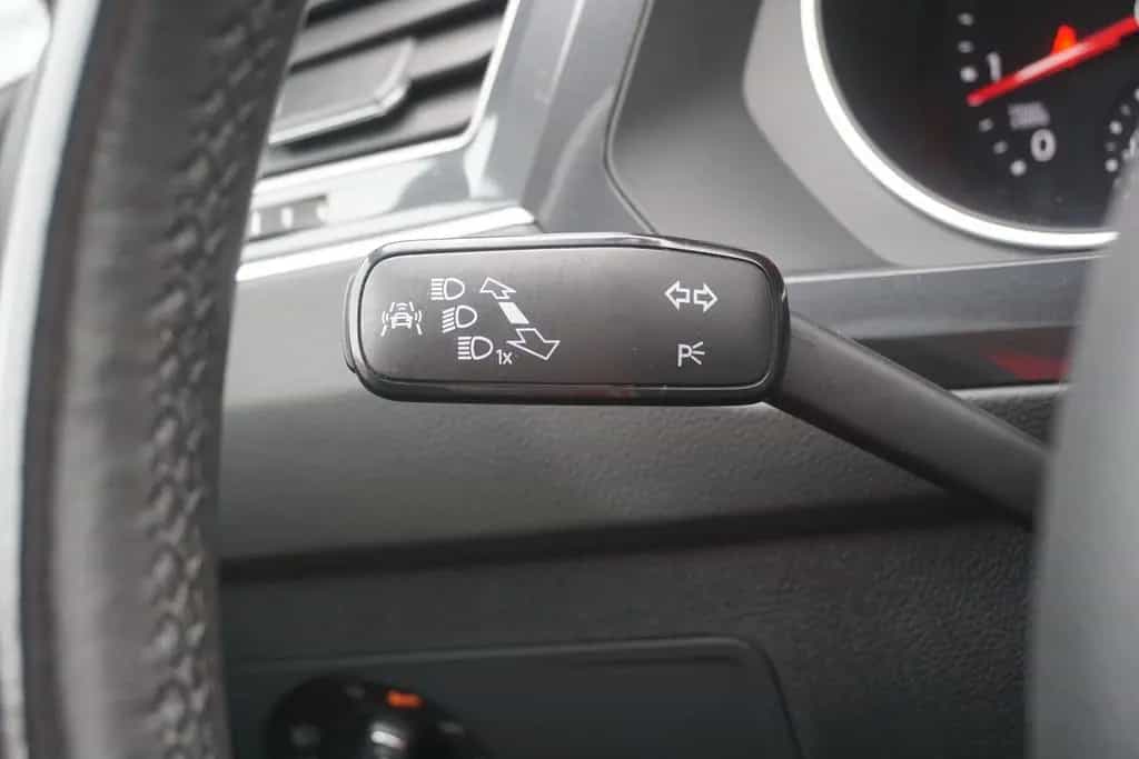 Volkswagen Tiguan 1.4 TSI LED Panorama Standheizung PDC USB 04/2018-photo-19
