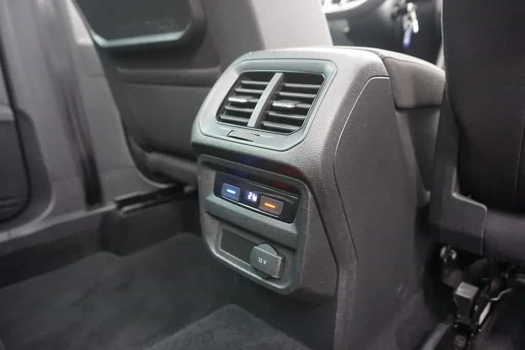 Volkswagen Tiguan 1.4 TSI LED Panorama Standheizung PDC USB 04/2018-photo-24