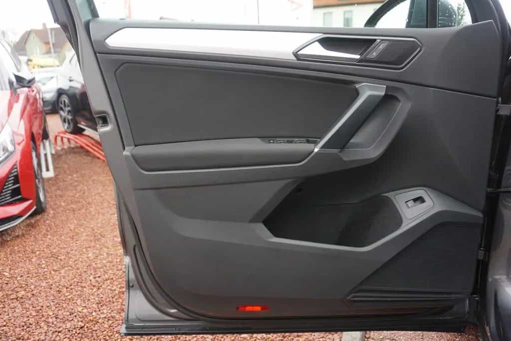 Volkswagen Tiguan 1.4 TSI LED Panorama Standheizung PDC USB 04/2018-photo-26
