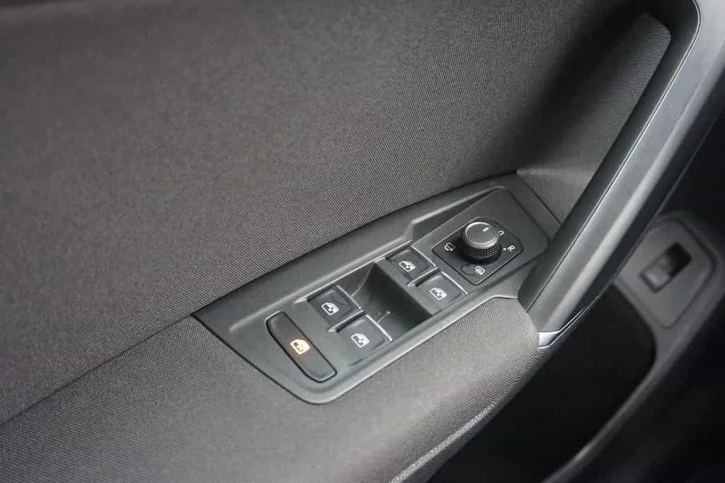 Volkswagen Tiguan 1.4 TSI LED Panorama Standheizung PDC USB 04/2018-photo-27