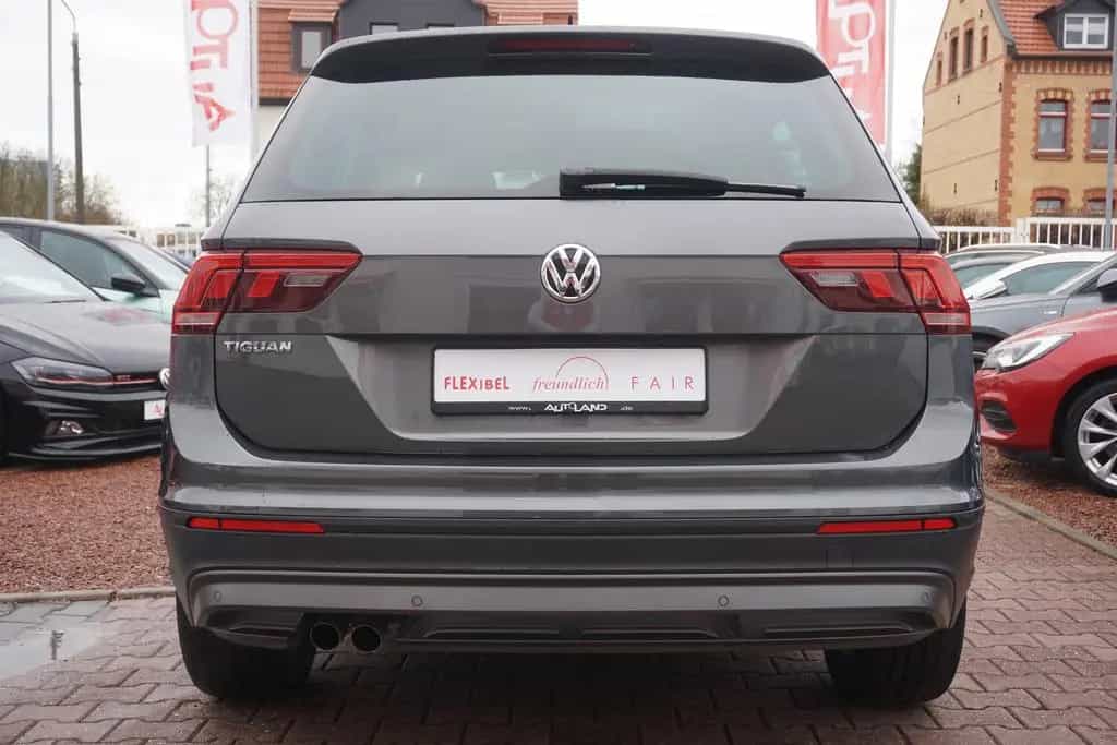 Volkswagen Tiguan 1.4 TSI LED Panorama Standheizung PDC USB 04/2018-photo-3