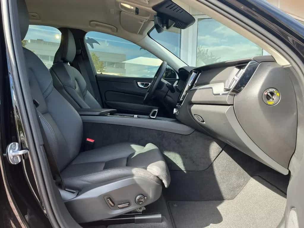Volvo XC60 B4 D Plus Dark Auto 01/2024-photo-12