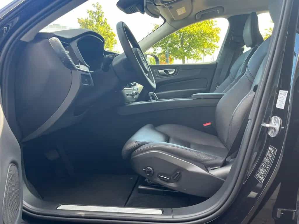 Volvo XC60 B4 D Plus Dark Auto 01/2024-photo-7