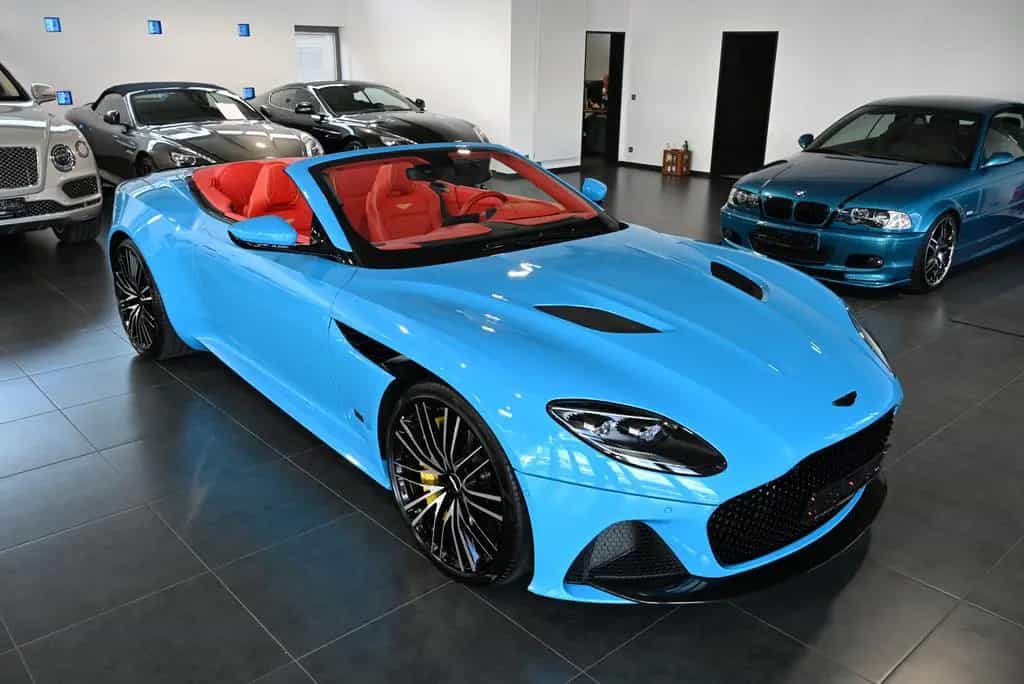 Aston Martin DBS Volante / Elwood Blue-Vivid Red / Titan-AGA 08/2022-photo-10