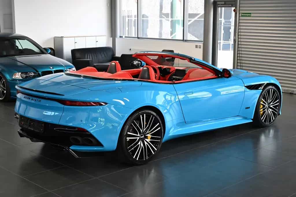Aston Martin DBS Volante / Elwood Blue-Vivid Red / Titan-AGA 08/2022-photo-11