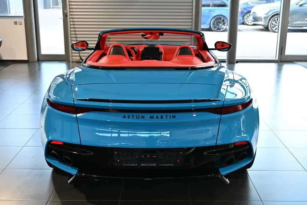 Aston Martin DBS Volante / Elwood Blue-Vivid Red / Titan-AGA 08/2022-photo-14