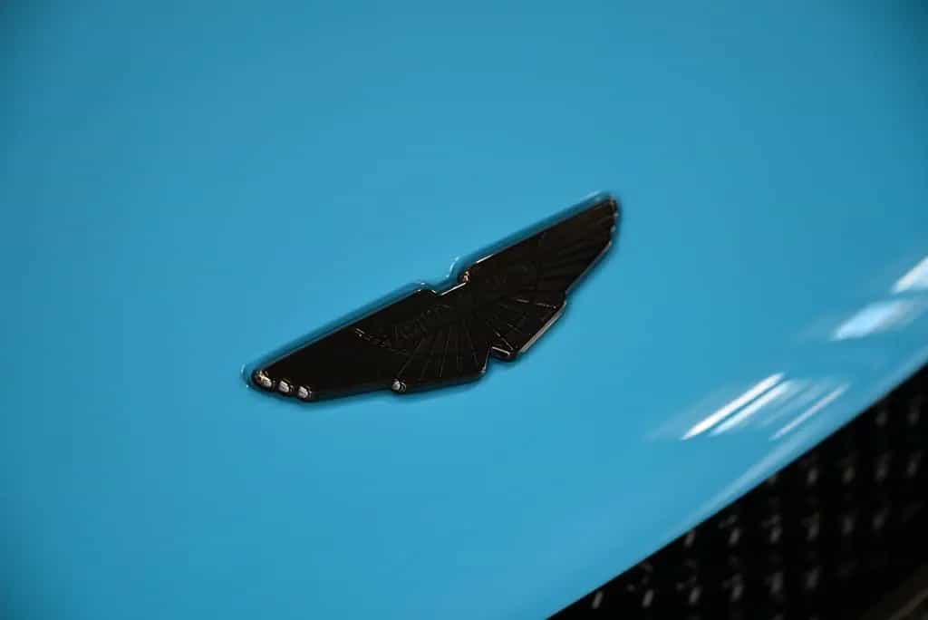 Aston Martin DBS Volante / Elwood Blue-Vivid Red / Titan-AGA 08/2022-photo-26