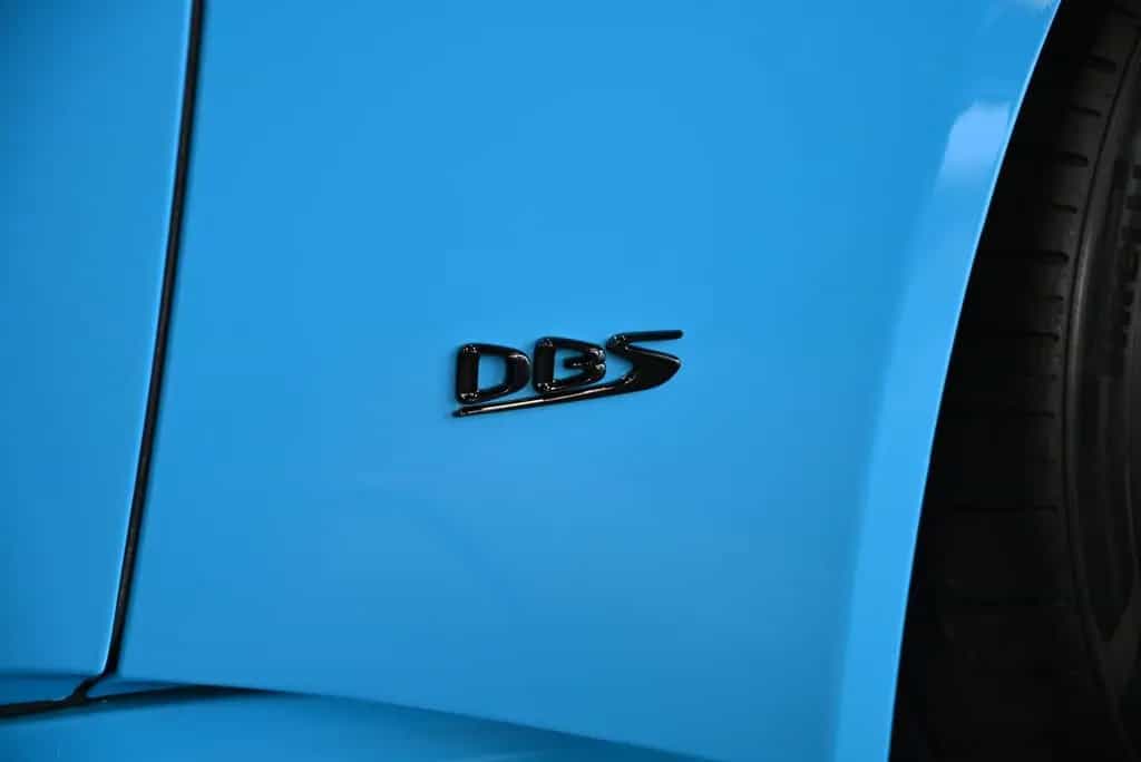 Aston Martin DBS Volante / Elwood Blue-Vivid Red / Titan-AGA 08/2022-photo-27