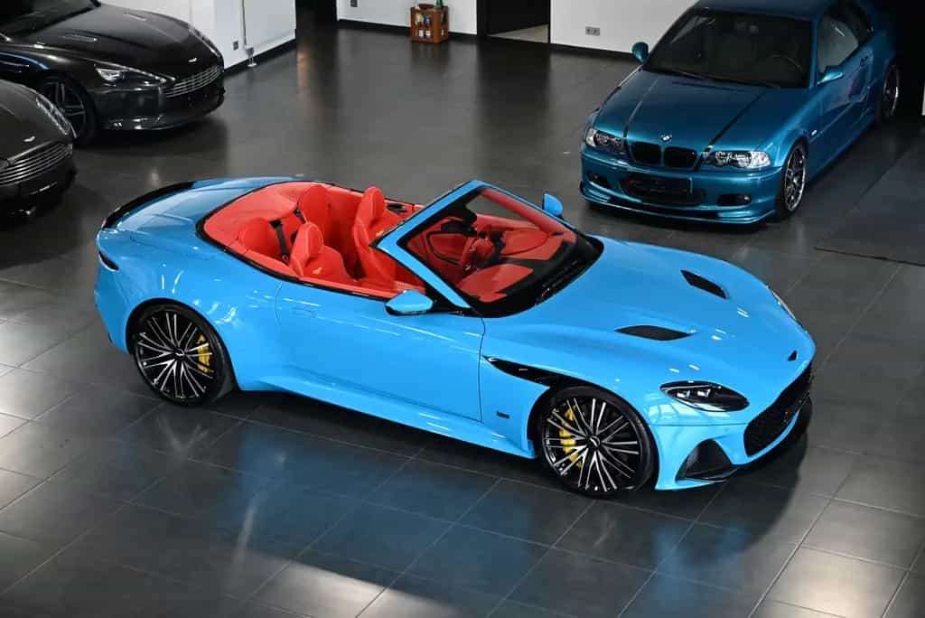 Aston Martin DBS Volante / Elwood Blue-Vivid Red / Titan-AGA 08/2022-photo-3