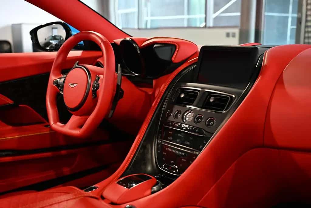 Aston Martin DBS Volante / Elwood Blue-Vivid Red / Titan-AGA 08/2022-photo-32