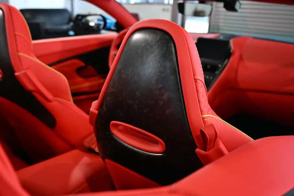 Aston Martin DBS Volante / Elwood Blue-Vivid Red / Titan-AGA 08/2022-photo-37