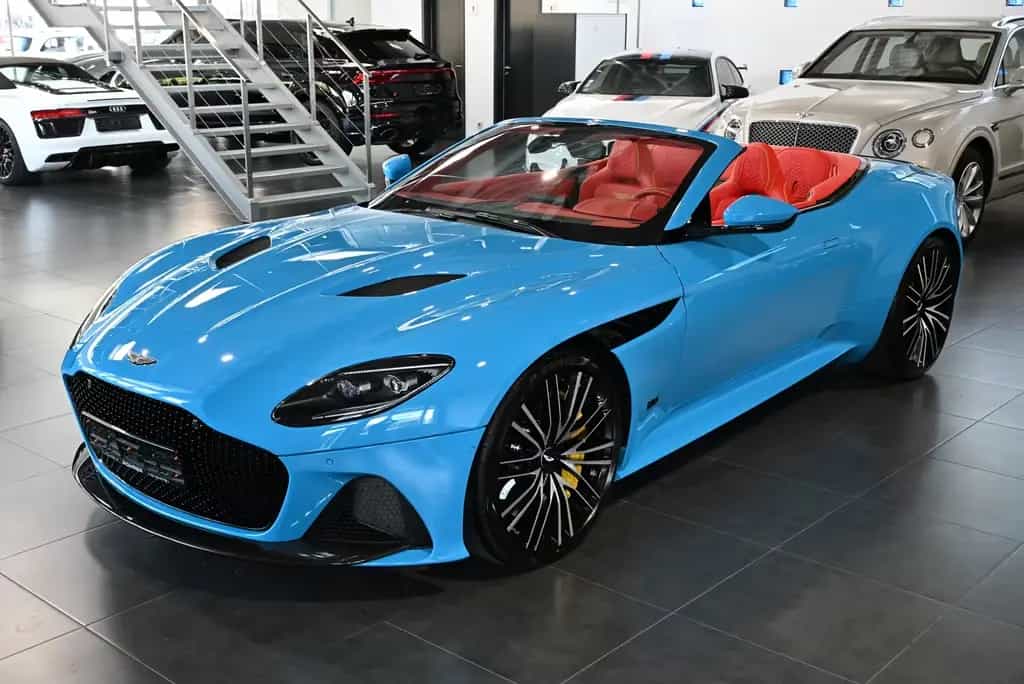 Aston Martin DBS Volante / Elwood Blue-Vivid Red / Titan-AGA 08/2022-photo-6