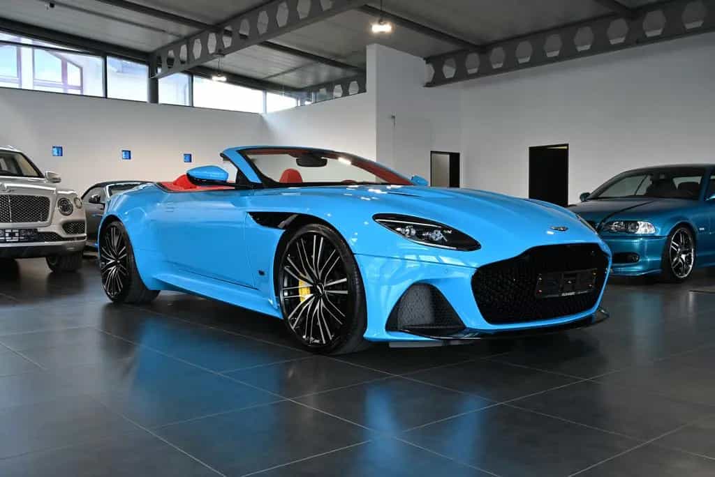 Aston Martin DBS Volante / Elwood Blue-Vivid Red / Titan-AGA 08/2022-photo-9