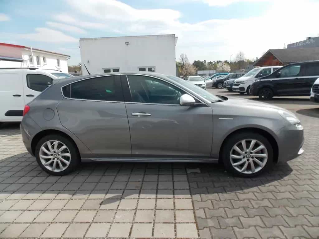 Alfa Romeo Giulietta Turismo Automatik aus 1.Hand/HU NEU 01/2014-photo-1