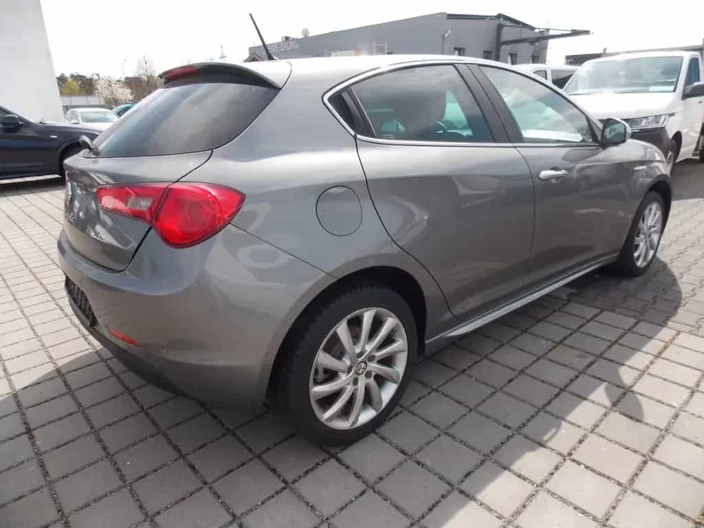 Alfa Romeo Giulietta Turismo Automatik aus 1.Hand/HU NEU 01/2014-photo-2
