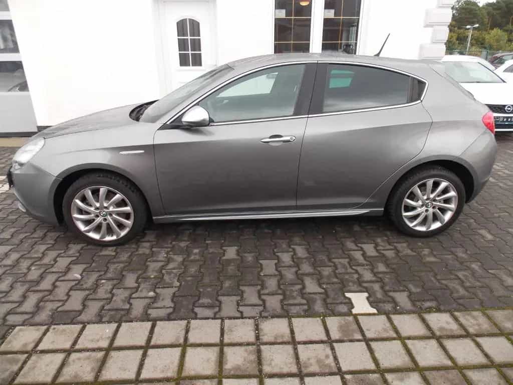 Alfa Romeo Giulietta Turismo Automatik aus 1.Hand/HU NEU 01/2014-photo-4