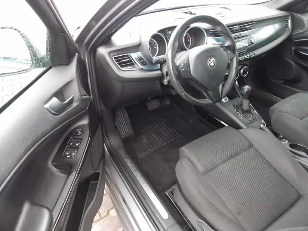 Alfa Romeo Giulietta Turismo Automatik aus 1.Hand/HU NEU 01/2014-photo-8