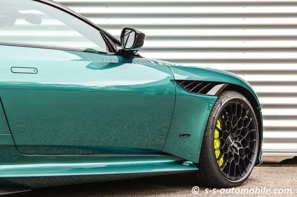Aston Martin DBS 770 Ultimate Titanium Abgas Lightweight Seat 06/2024-photo-10