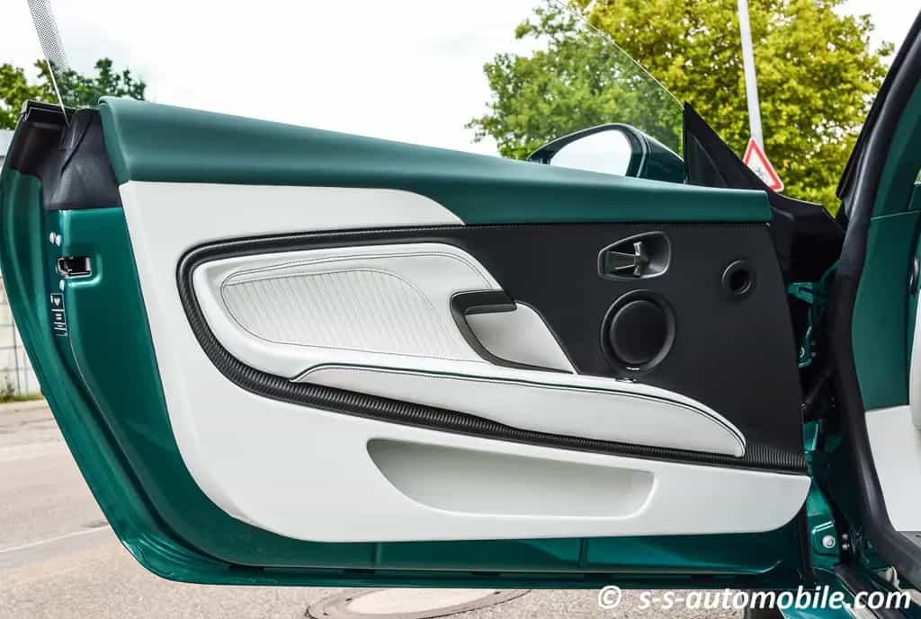 Aston Martin DBS 770 Ultimate Titanium Abgas Lightweight Seat 06/2024-photo-15