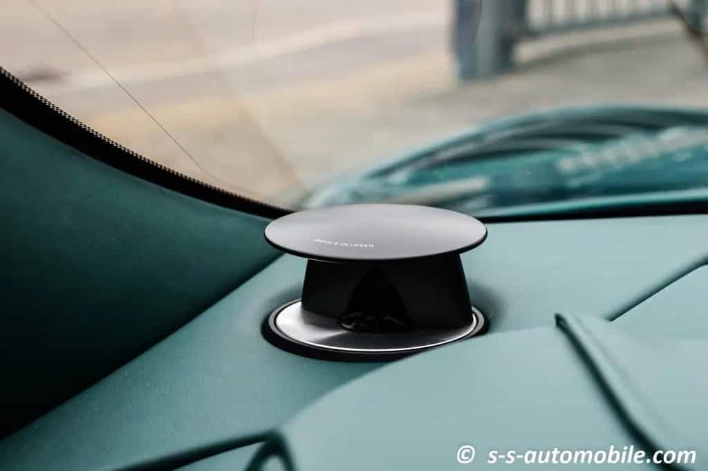 Aston Martin DBS 770 Ultimate Titanium Abgas Lightweight Seat 06/2024-photo-26