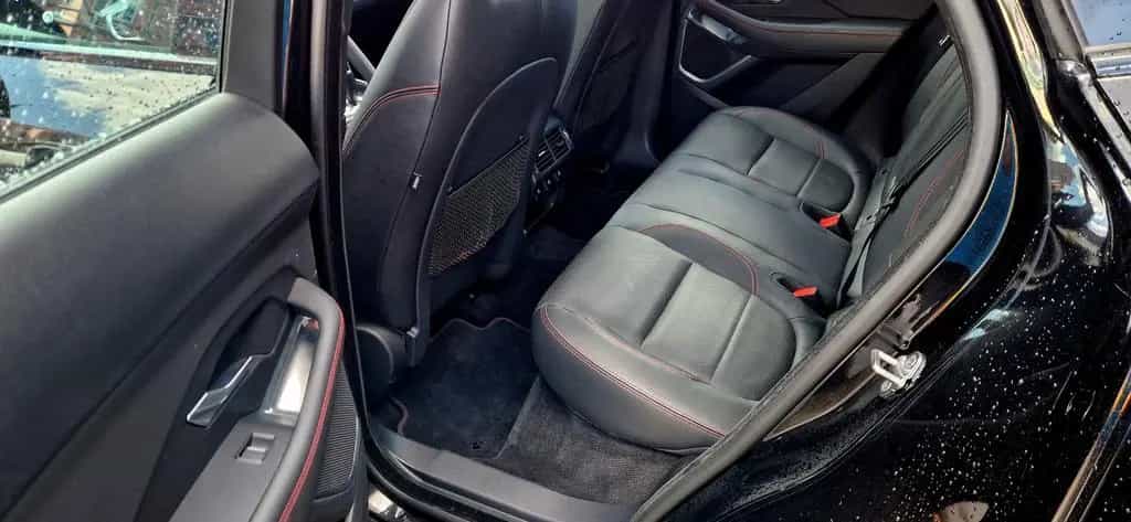 Jaguar E-Pace First Edition AWD Leder+Navi+LED 03/2018-photo-12